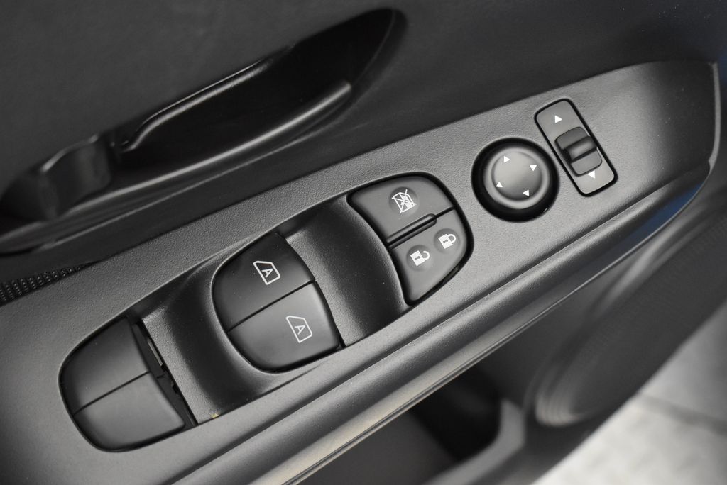 Thumbnail: 2025 Nissan Kicks - 11