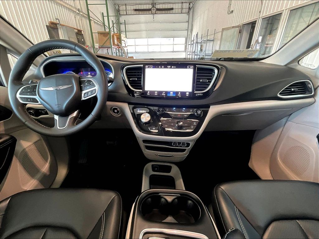 2023 Chrysler Pacifica — photo 22