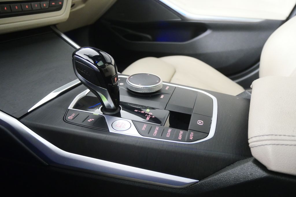 Thumbnail: 2022 BMW 3 Series - 25