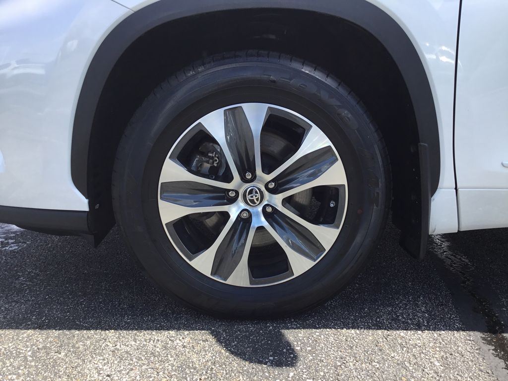 Thumbnail: 2023 Toyota Highlander - 6