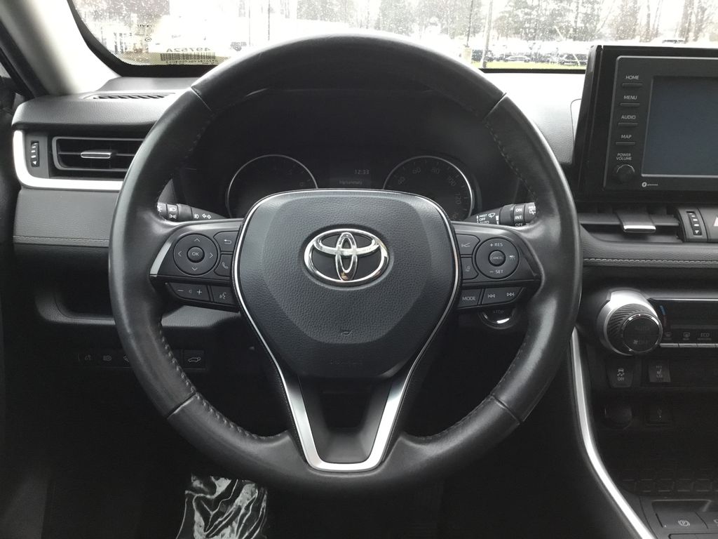 Thumbnail: 2020 Toyota RAV4 - 21