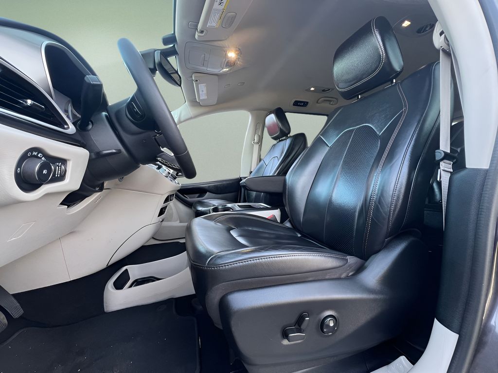 Used 2022 Chrysler Pacifica Van