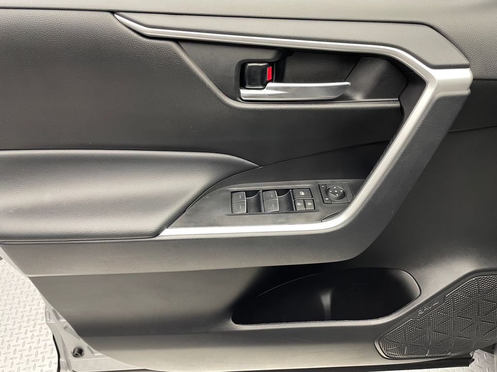 2024 Toyota RAV4 XLE 9