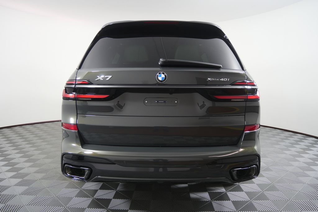 Thumbnail: 2027 BMW X7 - 4