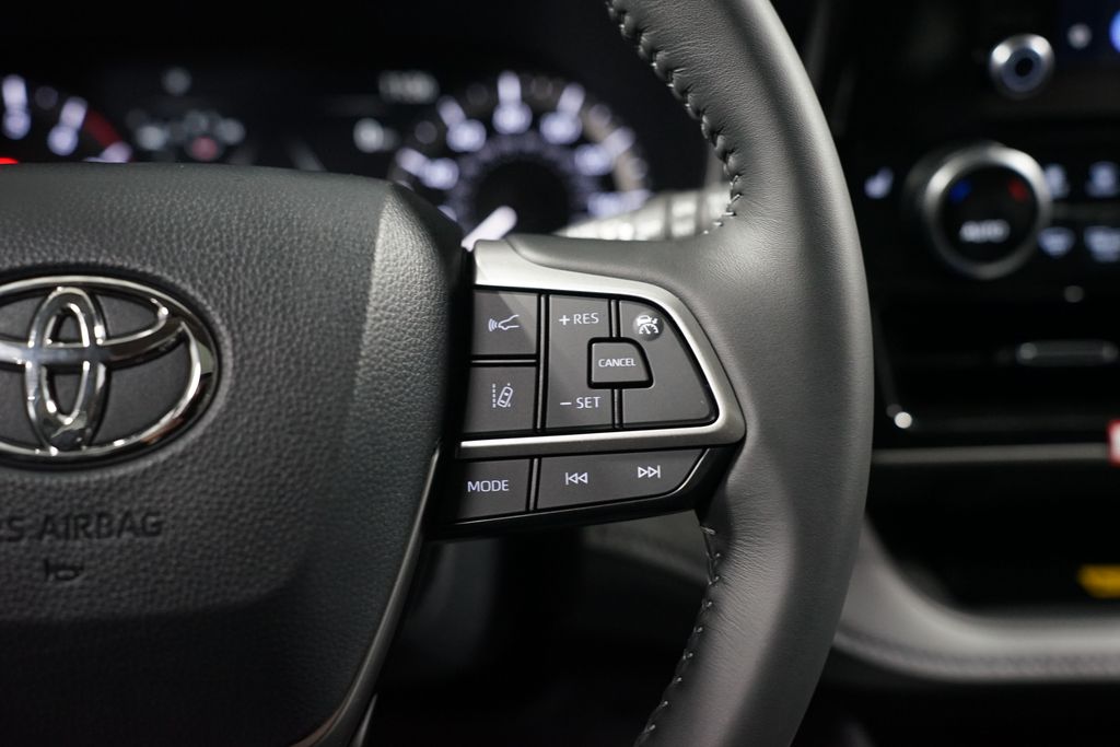 Thumbnail: 2026 Toyota Highlander - 13