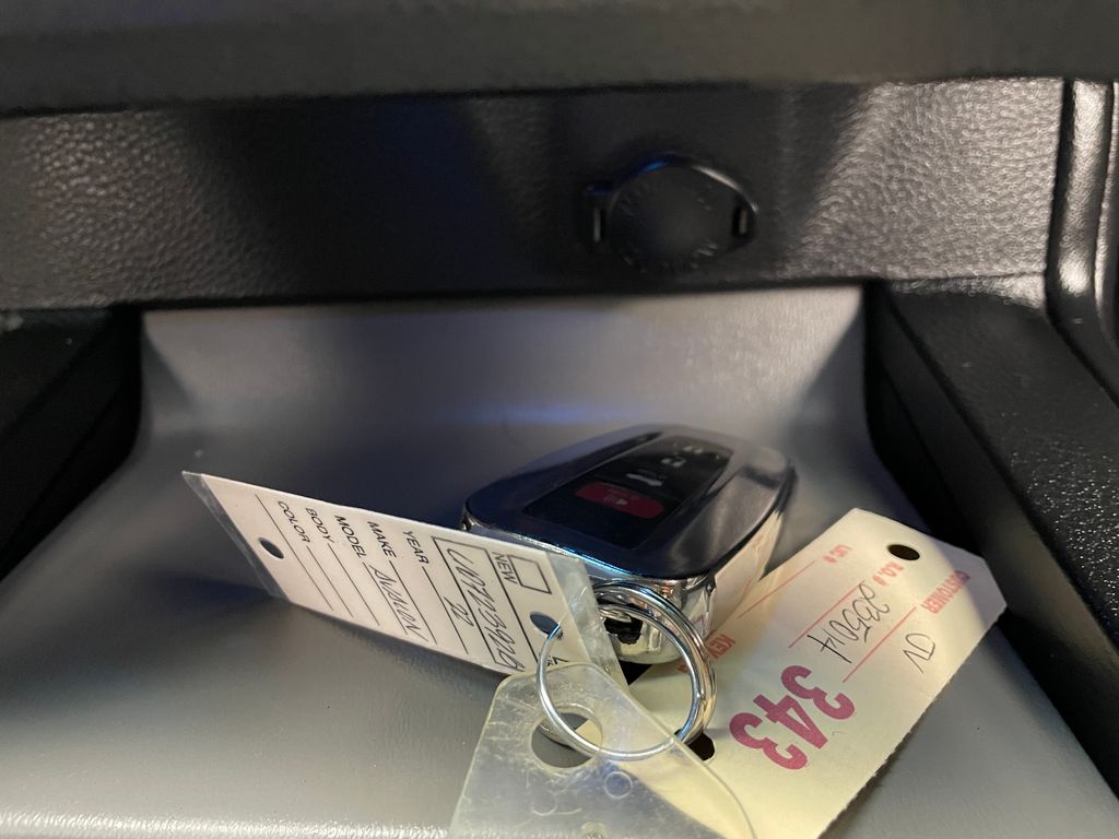 Thumbnail: 2022 Toyota Avalon - 28