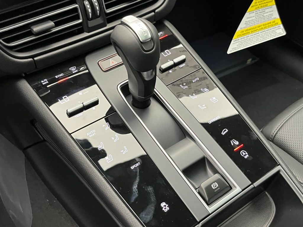 Thumbnail: 2026 Porsche Macan - 18