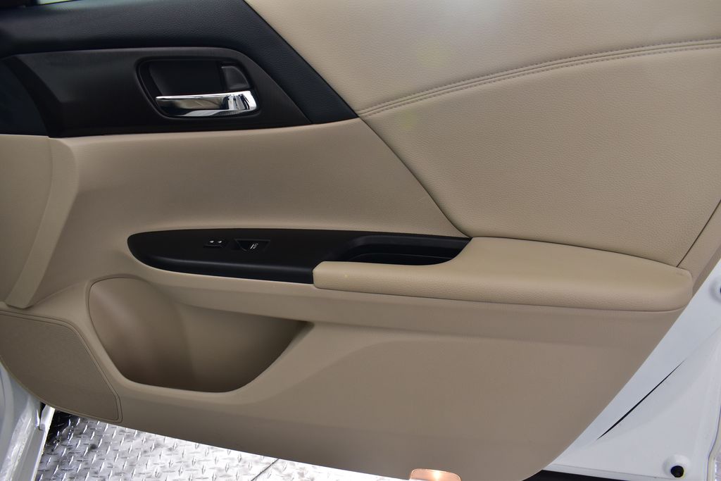 2015 Honda Accord EX-L 32
