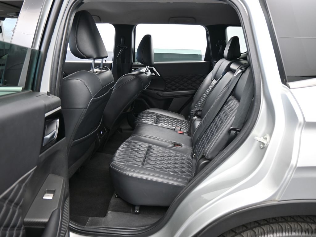 Used 2022 Silver Mitsubishi SEL image 39