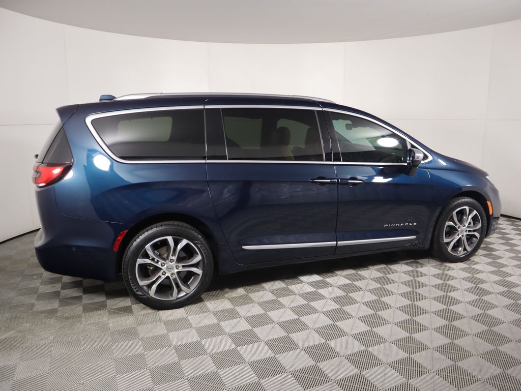 Thumbnail: 2022 Chrysler Pacifica - 4