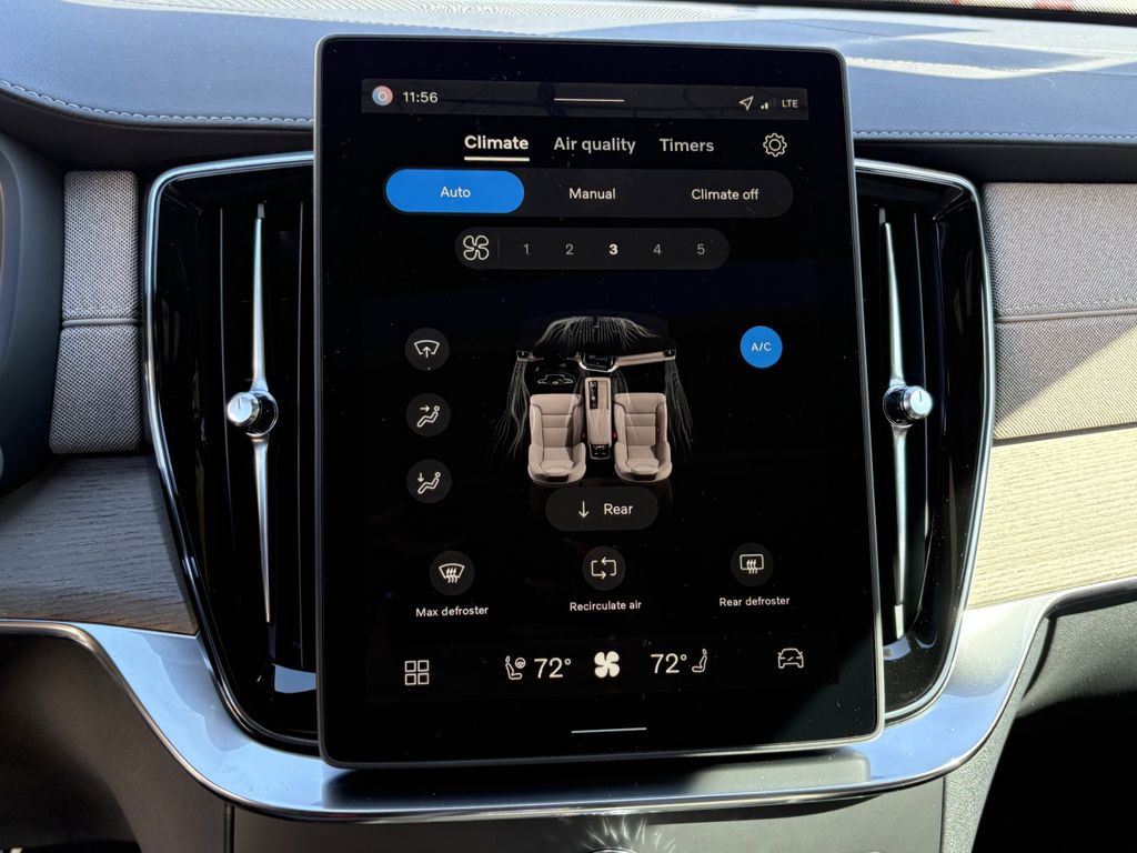 New 2026 Crystal White Volvo B6 Plus 7-Seater image 21