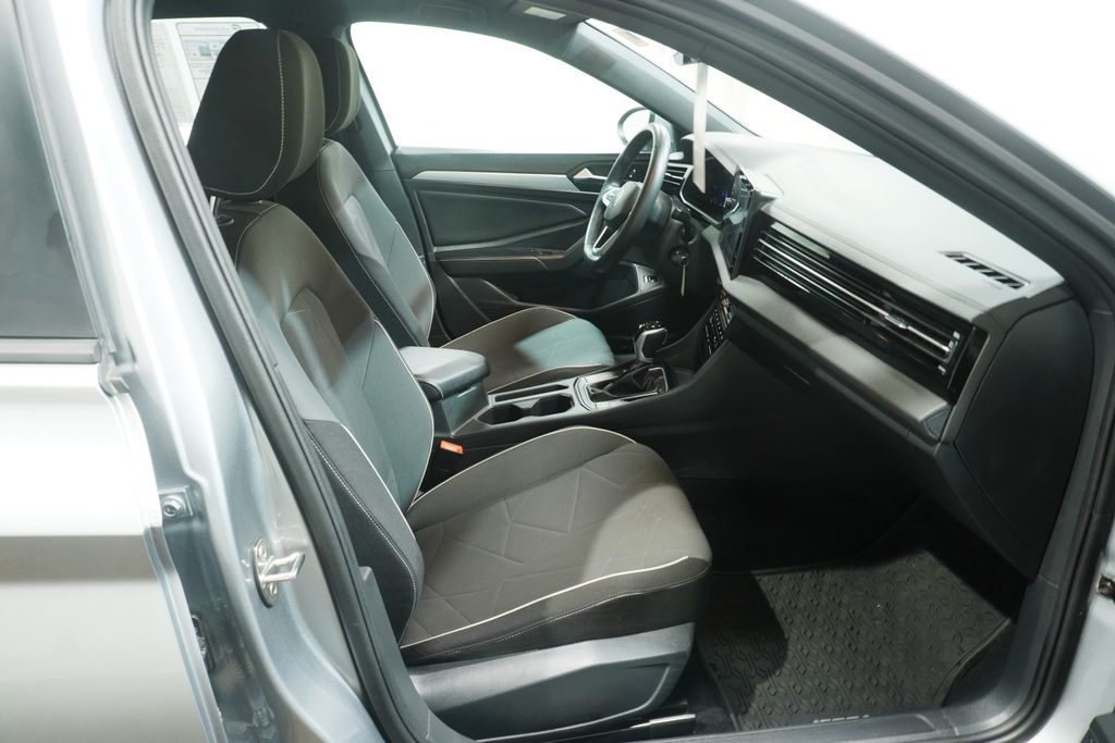 2026 Volkswagen Jetta Sport - Photo 10