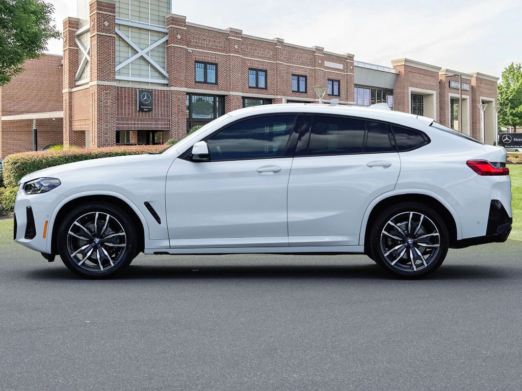 Thumbnail: 2024 BMW X4 - 8