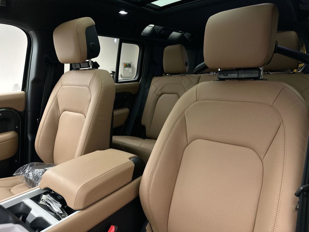 Thumbnail: 2026 Land Rover Defender - 10
