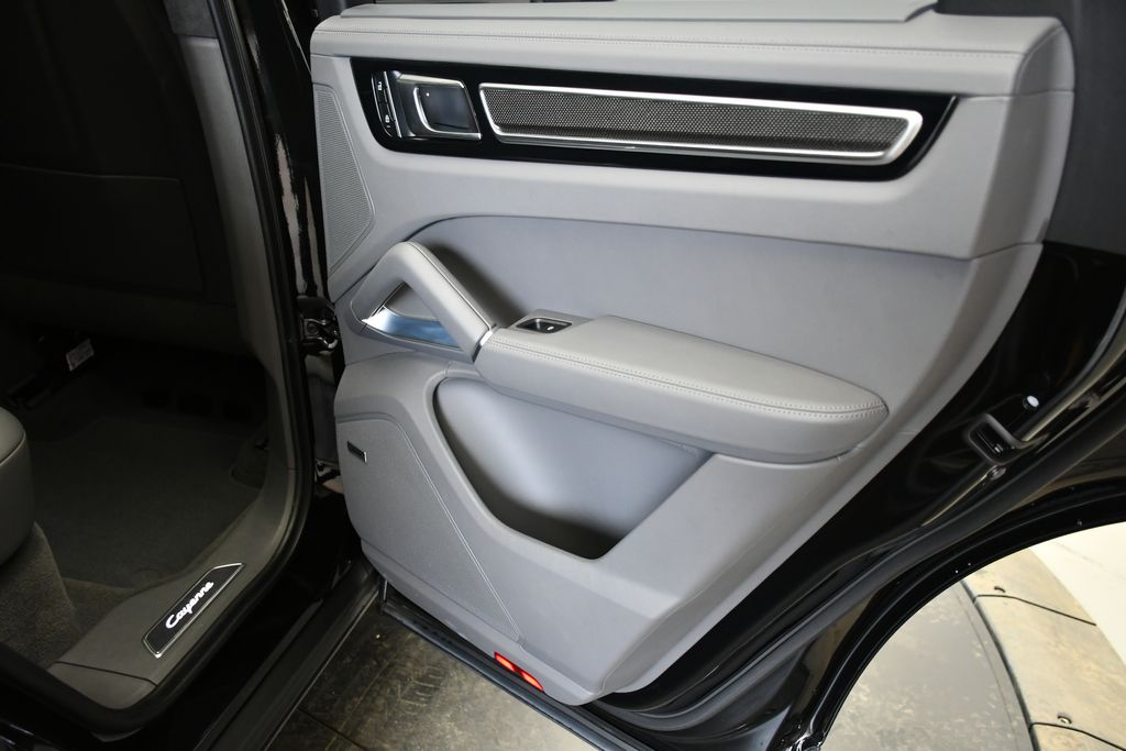 Thumbnail: 2023 Porsche Cayenne - 29