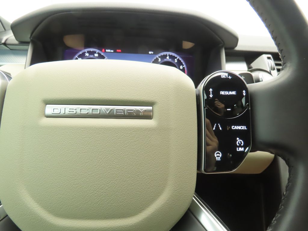2020 Land Rover Discovery Landmark Edition 12