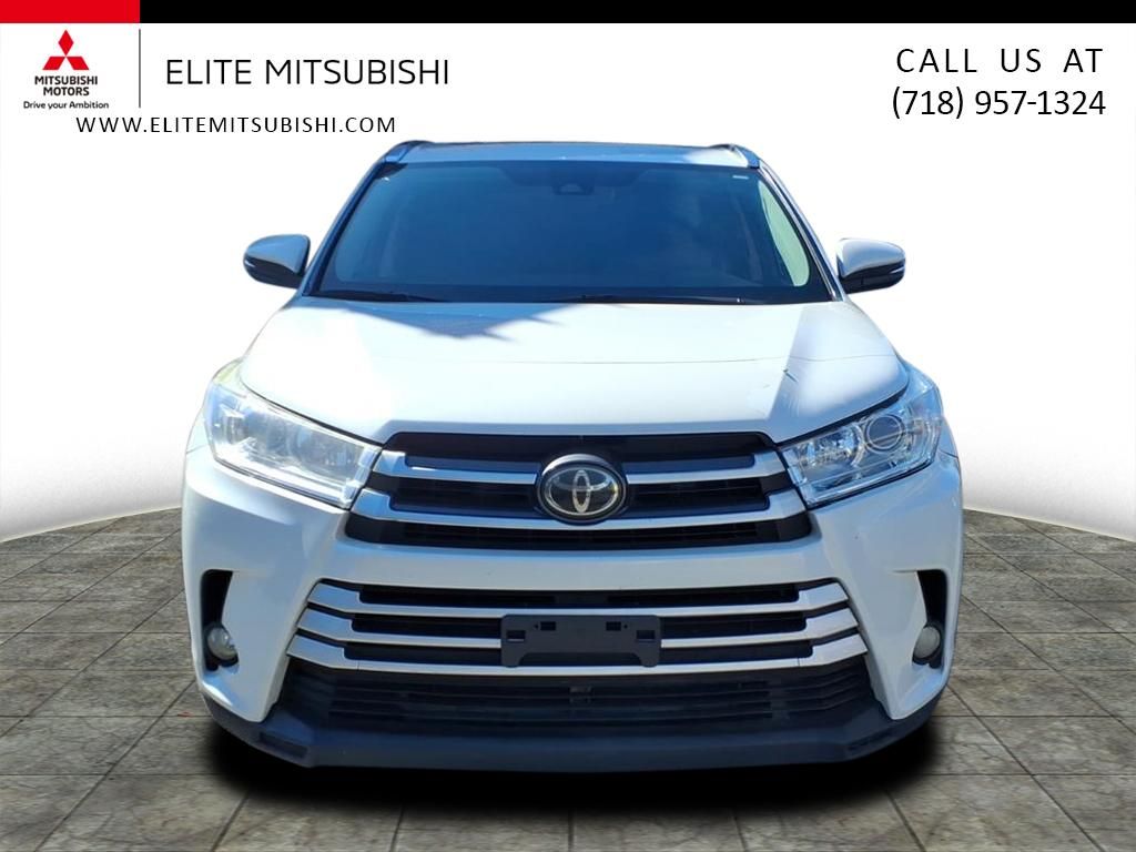 2017 Toyota Highlander XLE photo 2