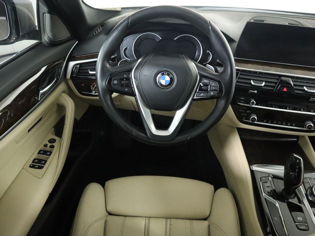 Thumbnail: 2017 BMW 5 Series - 10