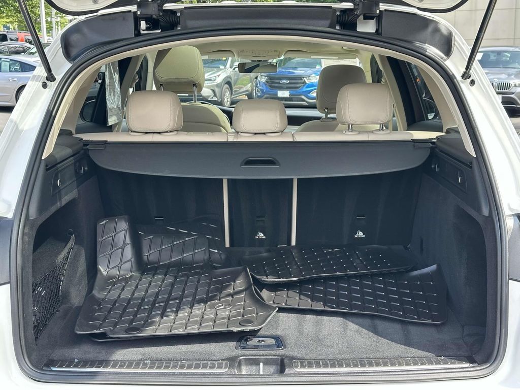 2021 Mercedes-Benz GLC 300 23