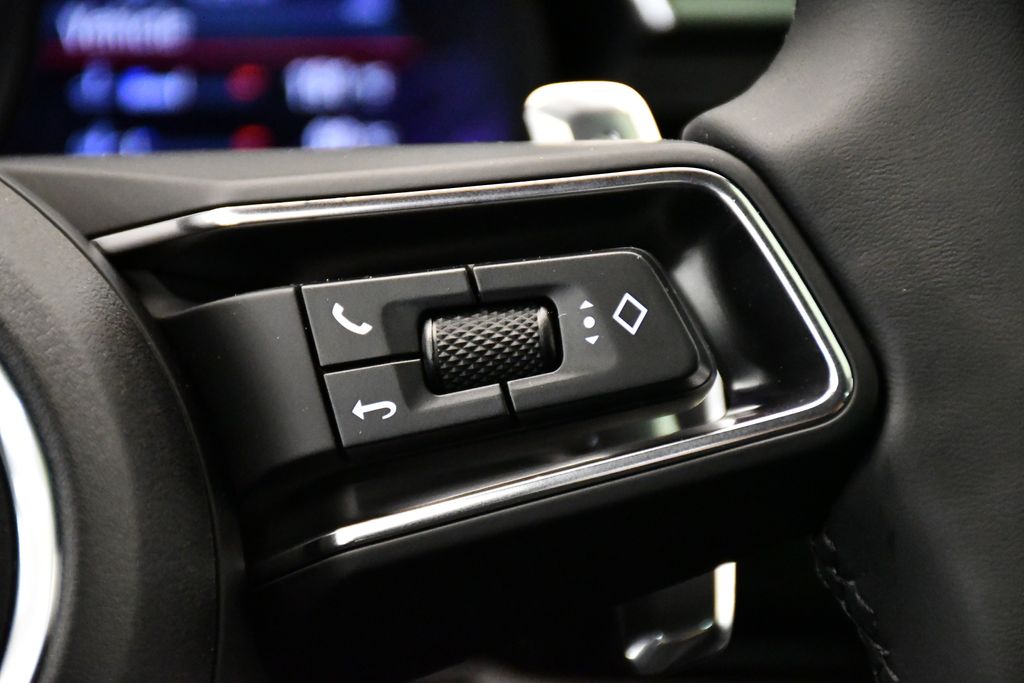 Thumbnail: 2025 Porsche Macan - 29