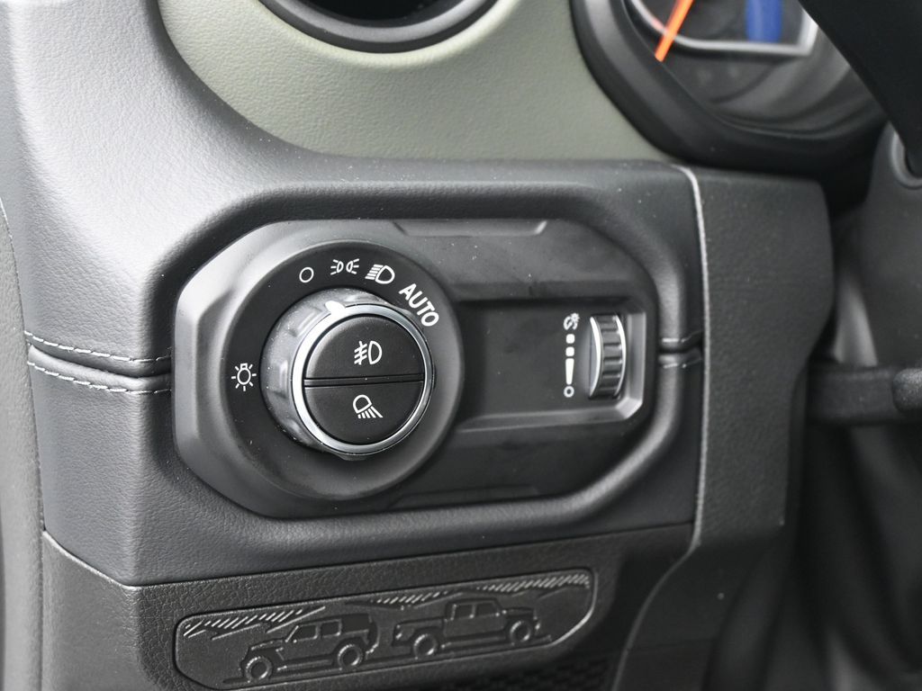 New 2026 bright white clearcoat Jeep Mojave image 14