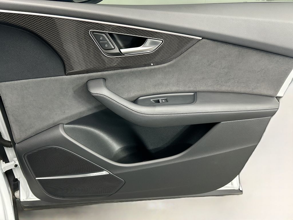 Thumbnail: 2023 Audi SQ8 - 24