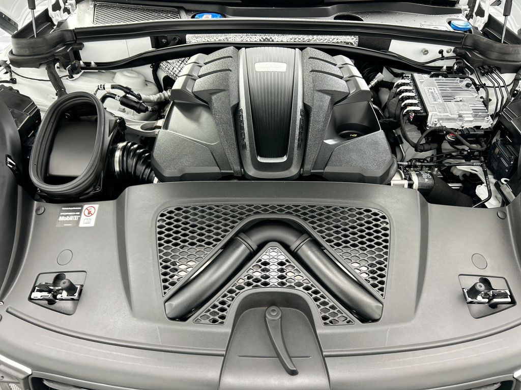 Thumbnail: 2026 Porsche Macan - 30