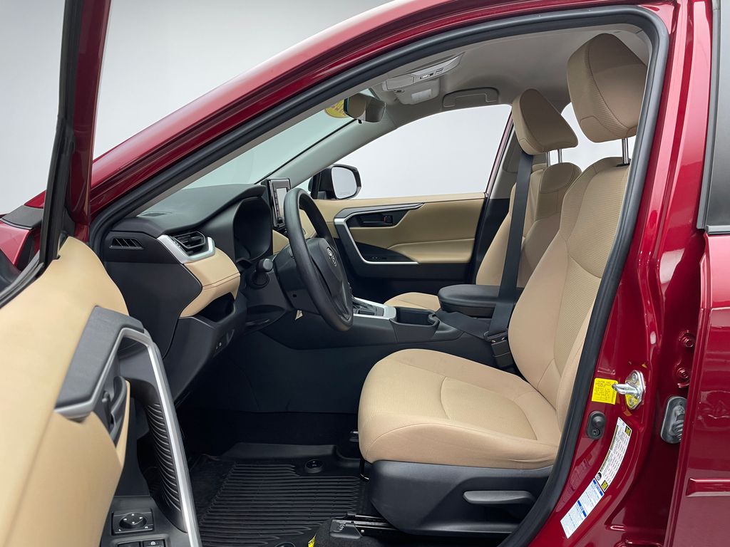 2022 Toyota RAV4 LE 12