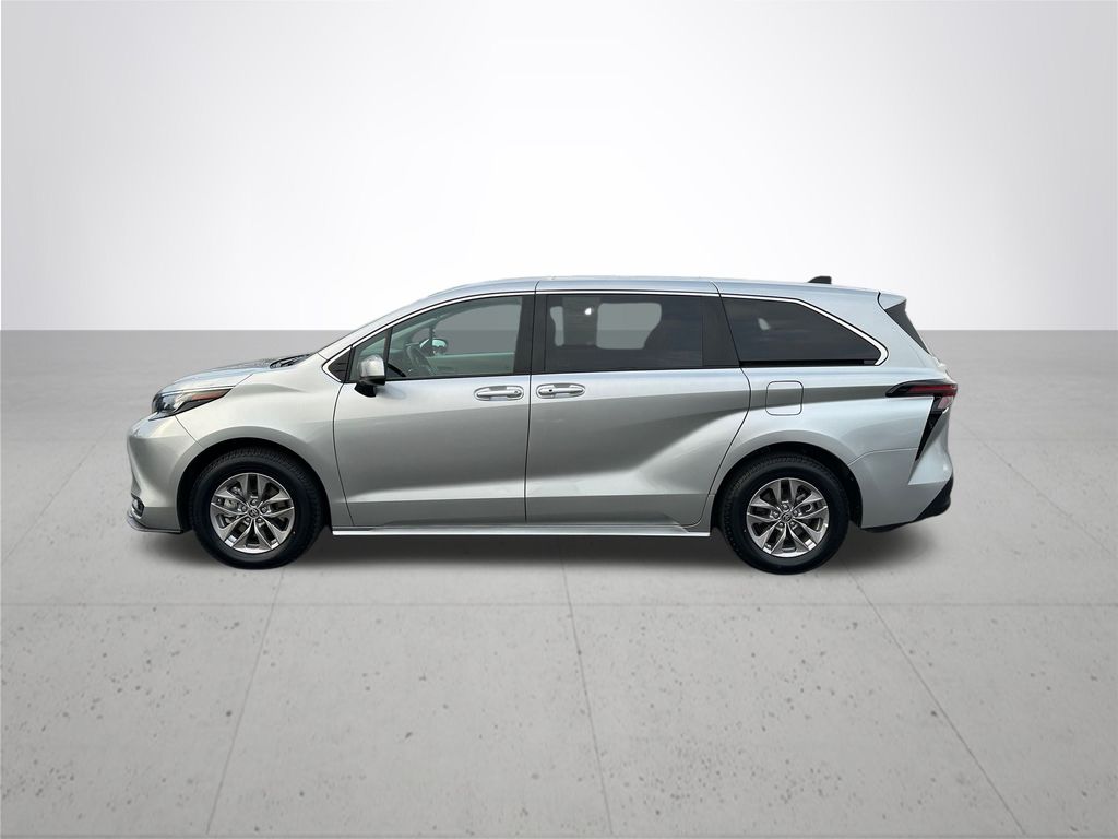 2024 Toyota Sienna LE