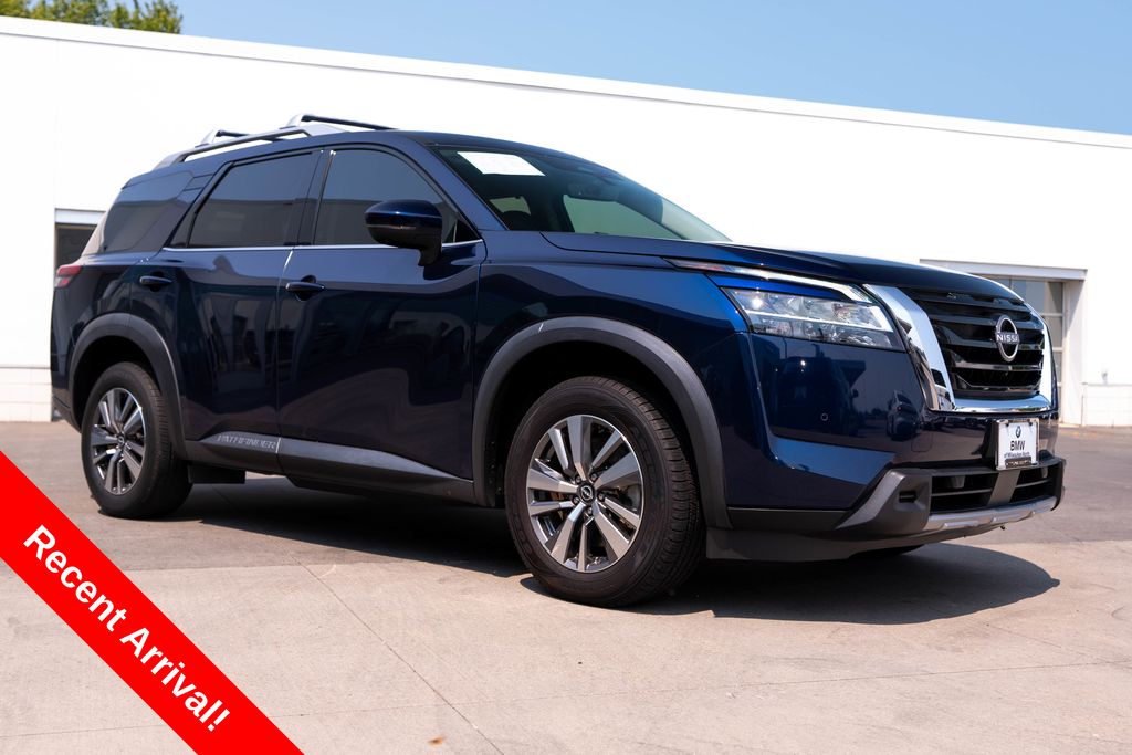 2023 Nissan Pathfinder photo 1