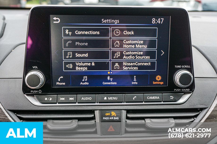 Used 2025 White Nissan 2.5 SV image 33