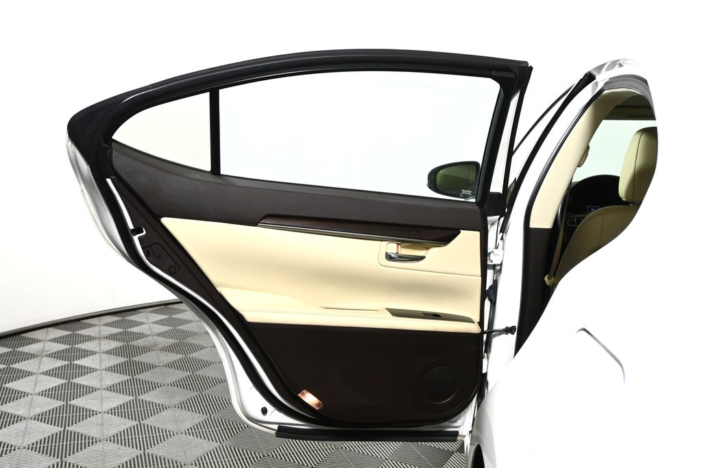 Thumbnail: 2016 Lexus ES - 31