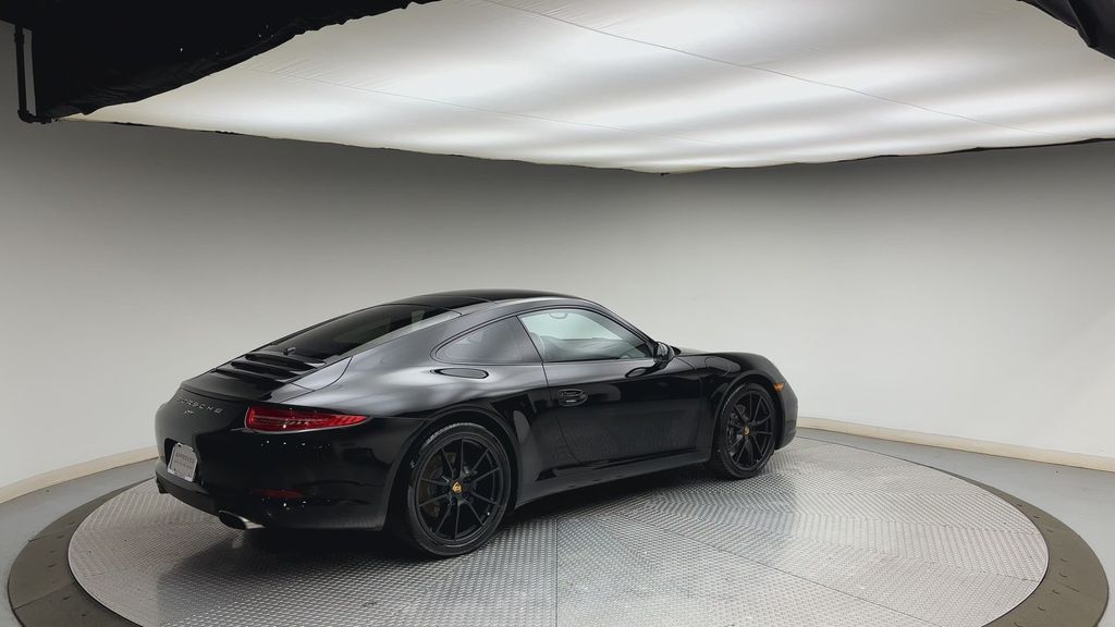 Thumbnail: 2016 Porsche 911 - 2