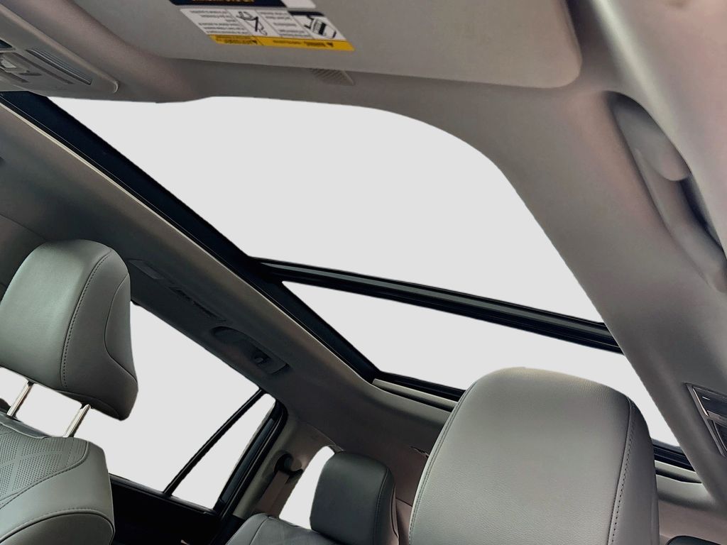 Thumbnail: 2020 Toyota Highlander - 18
