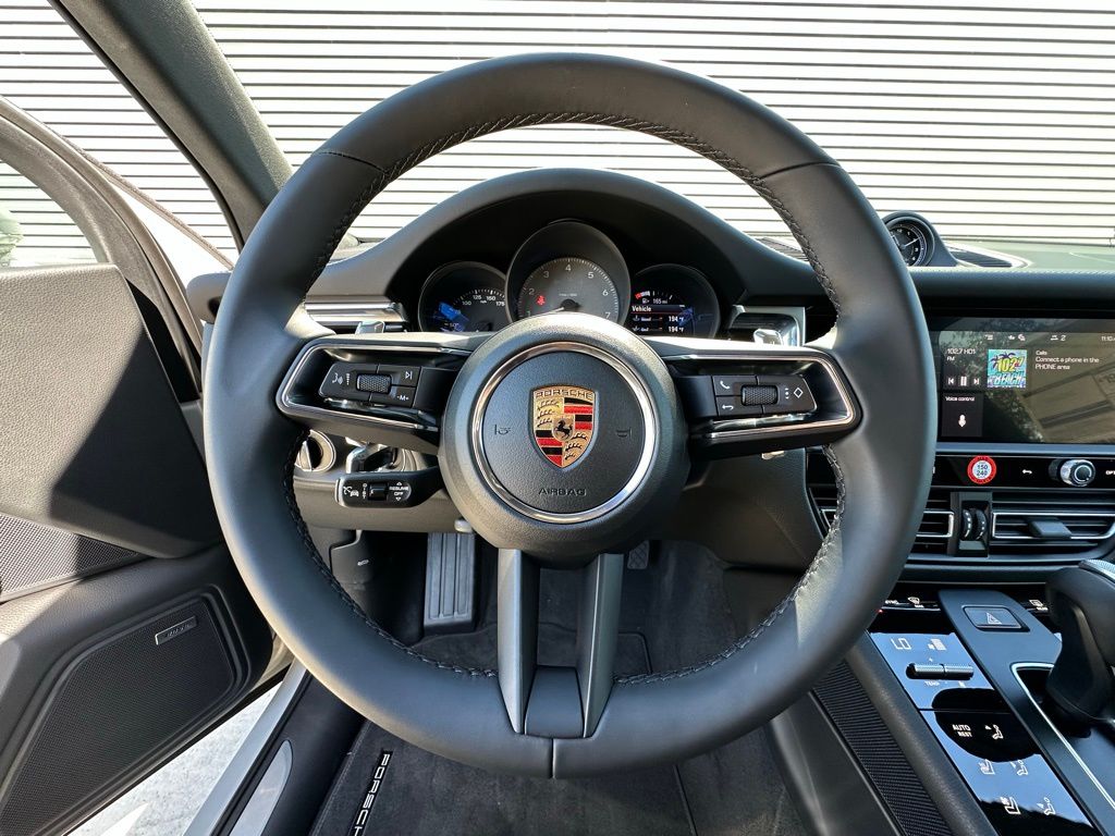 Thumbnail: 2026 Porsche Macan - 15