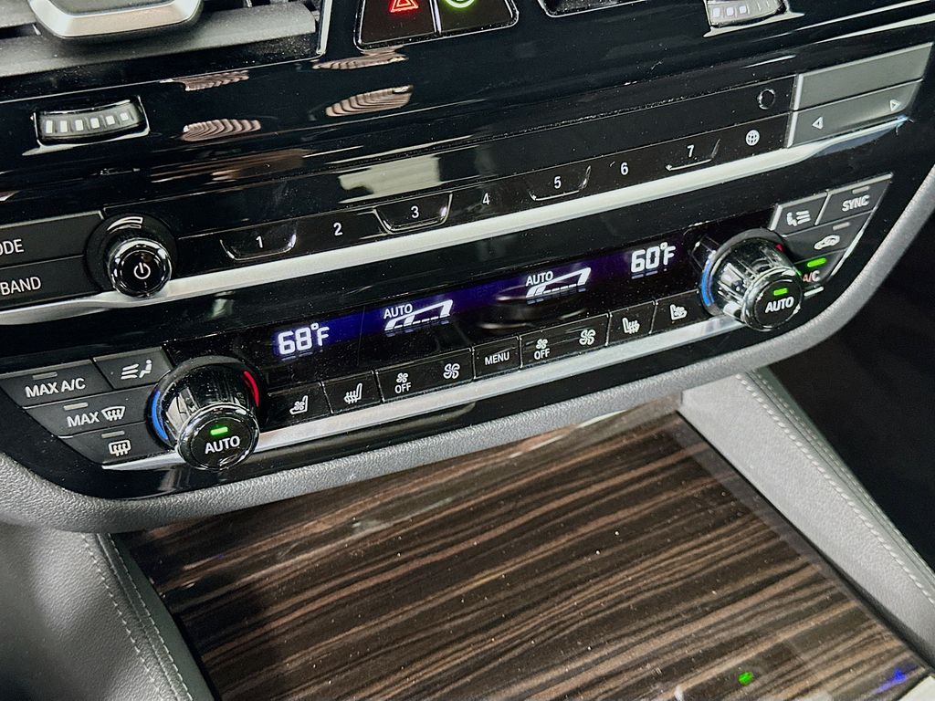 2022 BMW 5 Series M550i xDrive 16