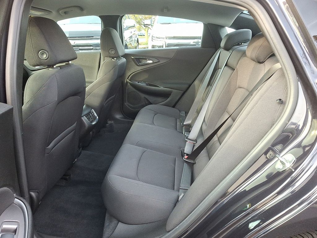 Thumbnail: 2022 Chevrolet Malibu - 10