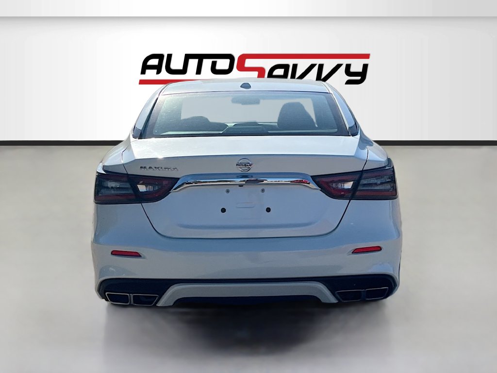Used 2019 White Nissan 3.5 S image 6