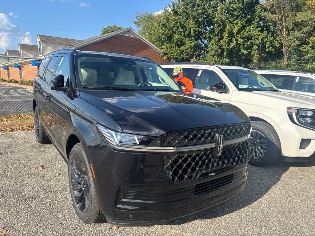 Infinite Black Metallic Clearcoat 2027 Lincoln Navigator SUV / Crossover Four-Wheel Drive Automatic