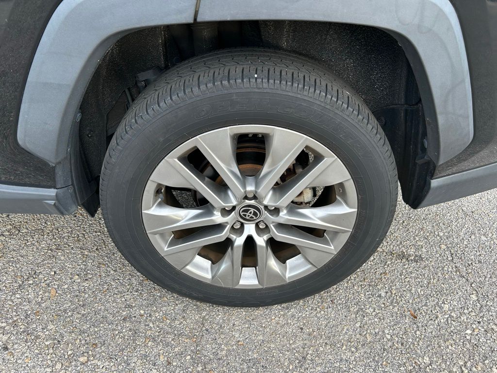 Thumbnail: 2021 Toyota RAV4 - 9