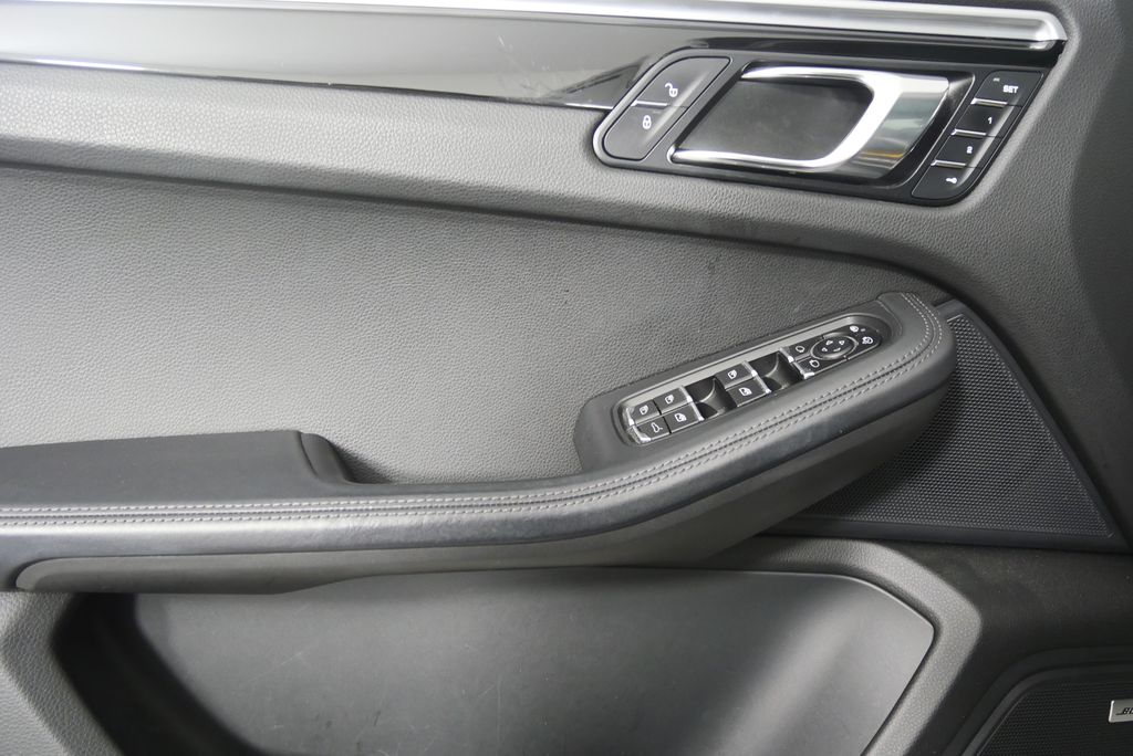 2018 Porsche Macan Turbo 9