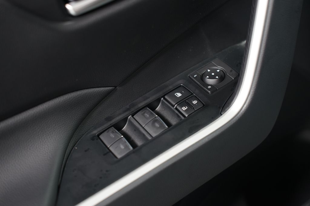 2025 Toyota RAV4 XLE 31