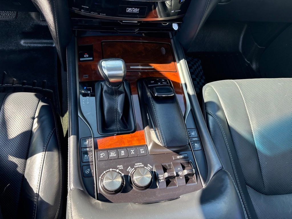 Thumbnail: 2019 Lexus LX - 16