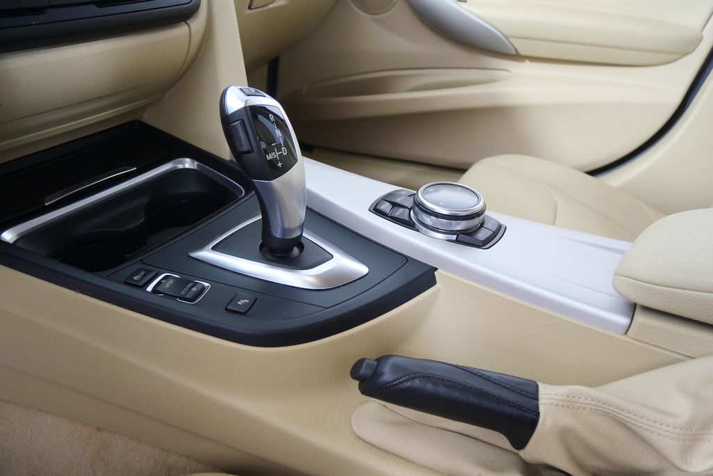 2015 BMW 3 Series 320i 24
