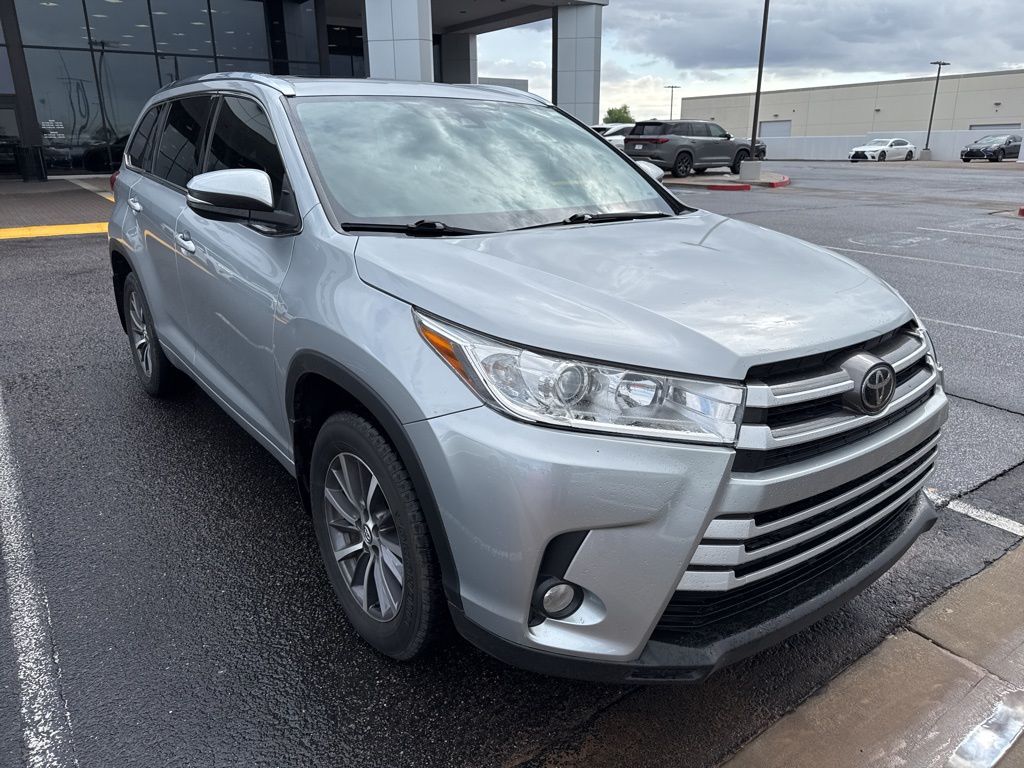 Thumbnail: 2017 Toyota Highlander - 5