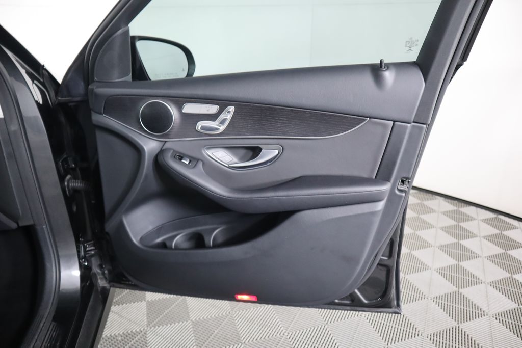 2022 Mercedes-Benz GLC 300 25