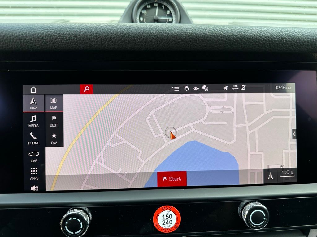 2025 Porsche Macan  23