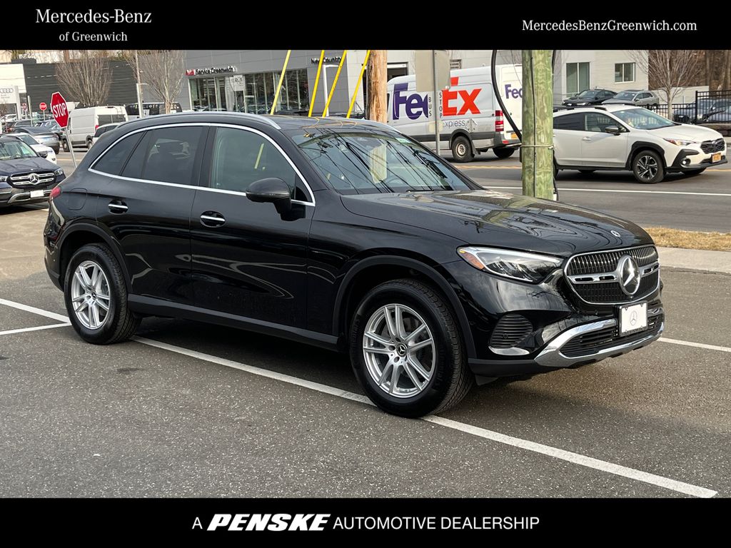 2025 Mercedes-Benz GLC 300 Hero Image