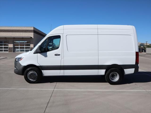 Thumbnail: 2026 Mercedes-Benz Sprinter - 8