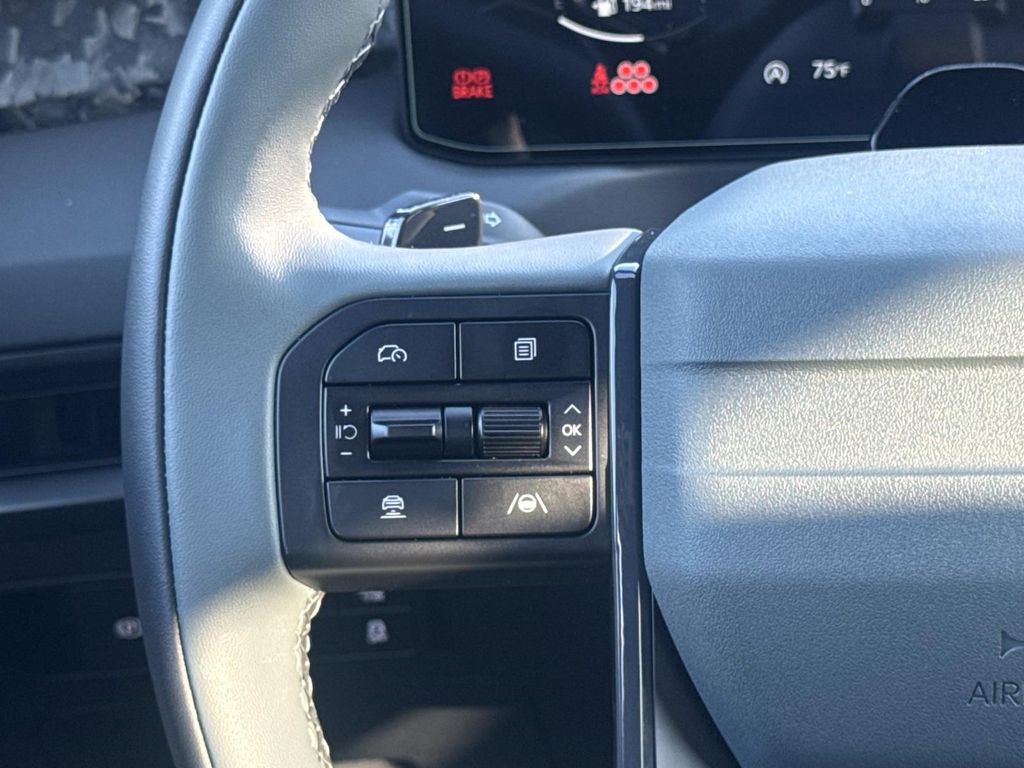 Used 2027 White Kia X-Pro SX-Prestige image 13